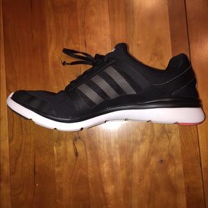 Adidas tennis shoes like new